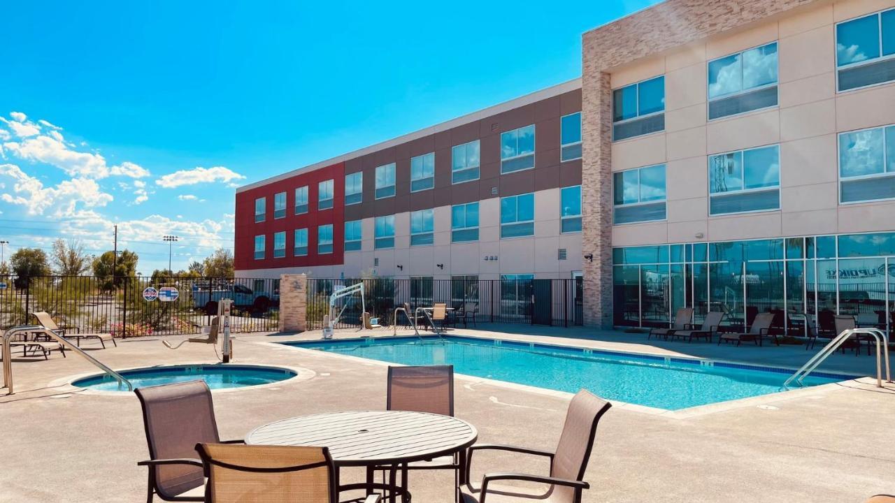 Holiday Inn Express & Suites Blythe By Ihg Екстериор снимка